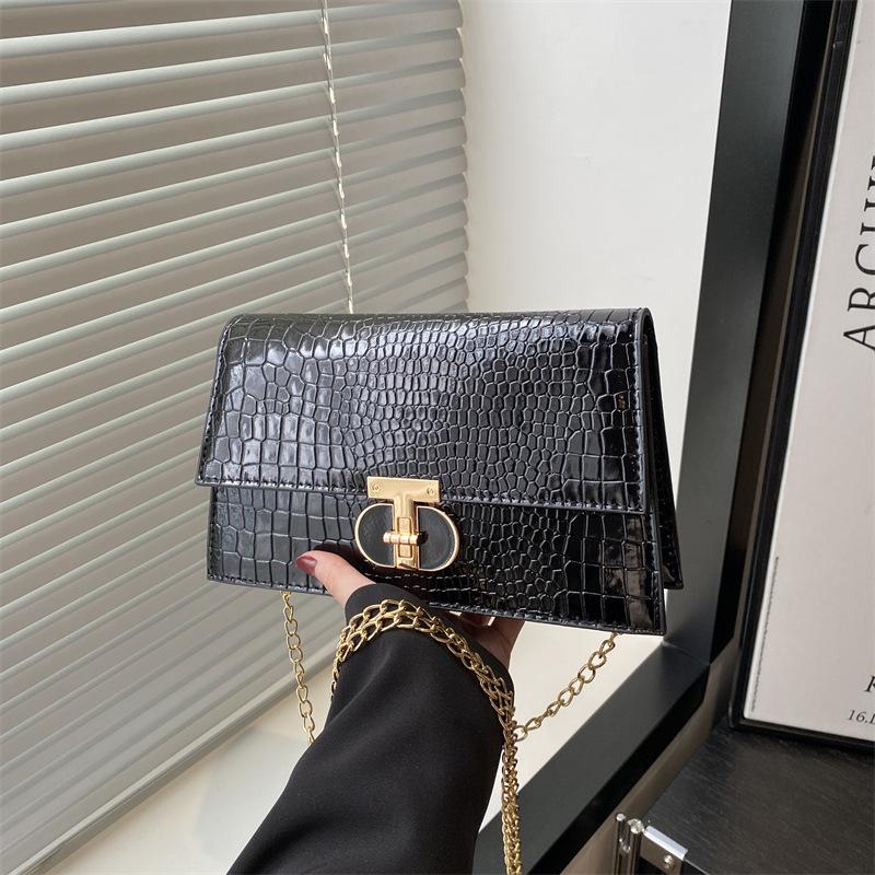 Retro fashion light luxury summer new women's bag chain simple personality single shoulder armpit messenger bag