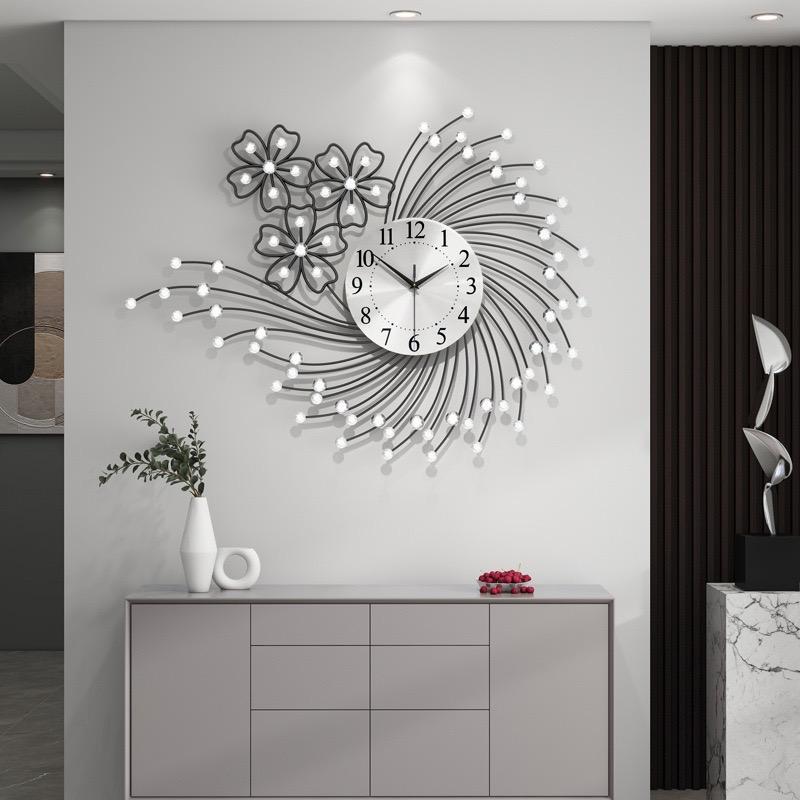 Luxury wall clock living room high-end feel no punching simple decoration silent clock creative iron clock hanging on the wall