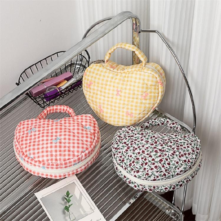 Florals Heart Makeup Organizers Quilted Water Resistant Cosmetic Bag for Travel Portable Toiletry Storage Women Use