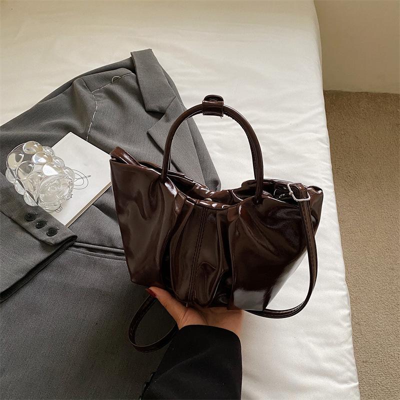 

Japanese Harajuku Cloud Bag for Women White Fashionable Large Capacity Pleated Single Shoulder Hand-held Women s Bag 25x12x14cm кавовий