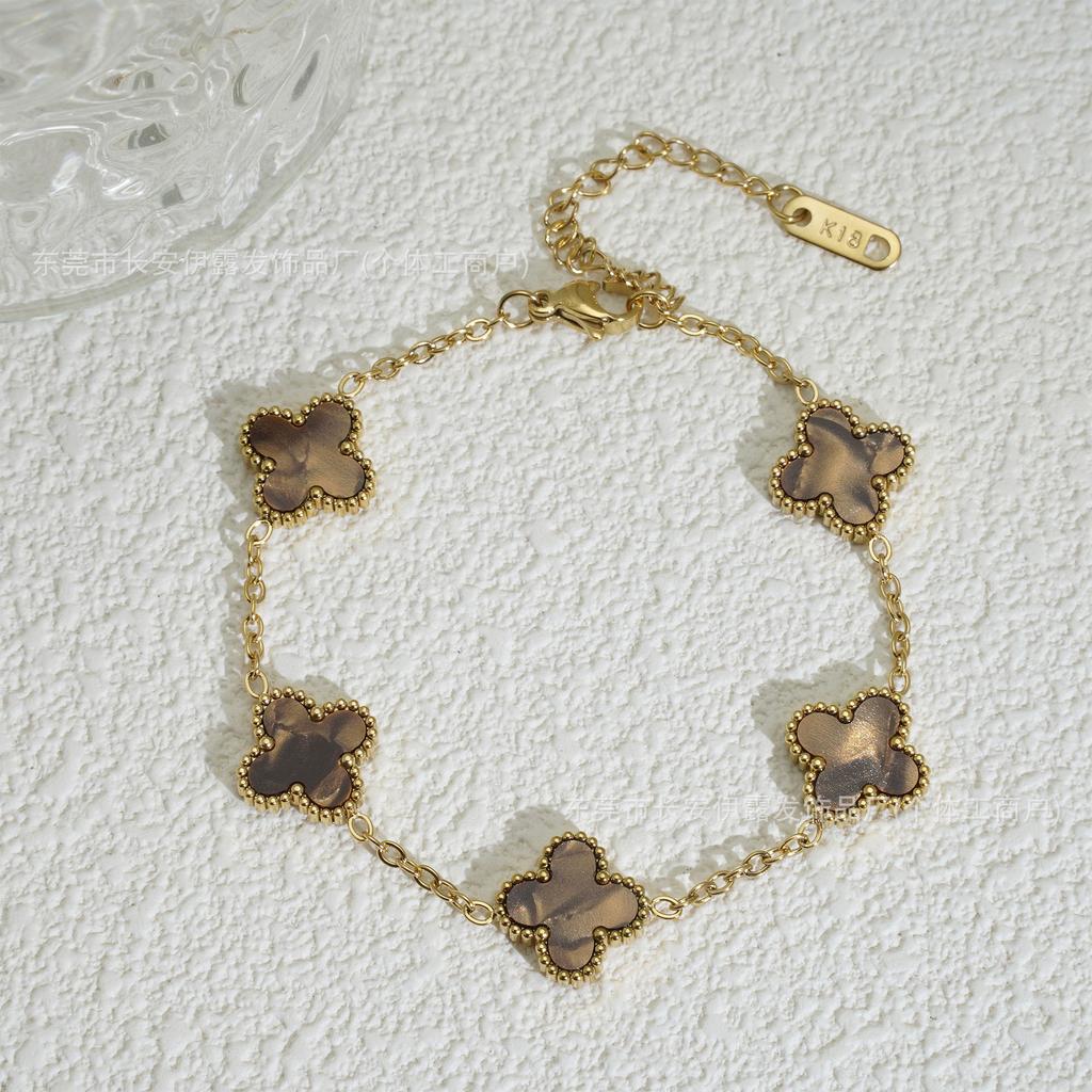 Kleeanhänger 18K Damenarmband Ein modisches und trendiges Glücks-Kleeanhänger-Armband