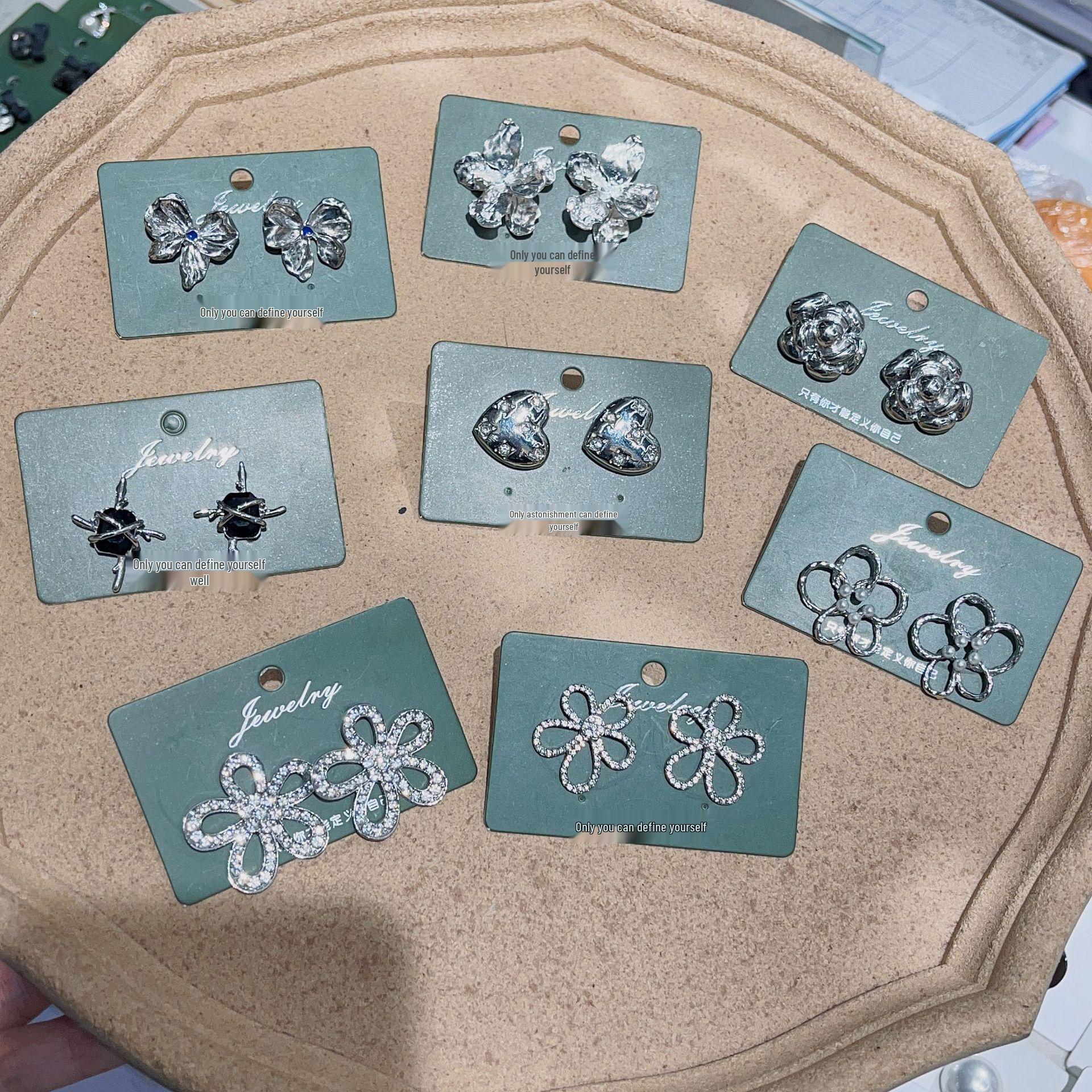 

Korean Style Flower Stud Earrings 2023 Trend - Women s Versatile Influencer Design