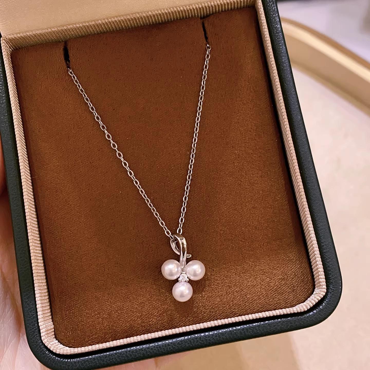 French Rose Pearl Grape Cluster Clavicle Pendant Necklace - Women s Elegant Design
