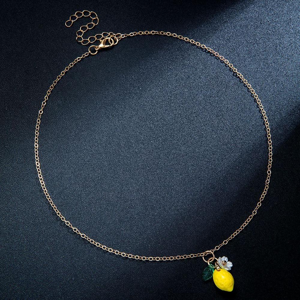 Collana con Ciondolo a Forma di Limone Giallo, Fiorellino e Foglia Verde, Catena Metallica Regolabile per Donna, Gioielli Estivi, Regali
