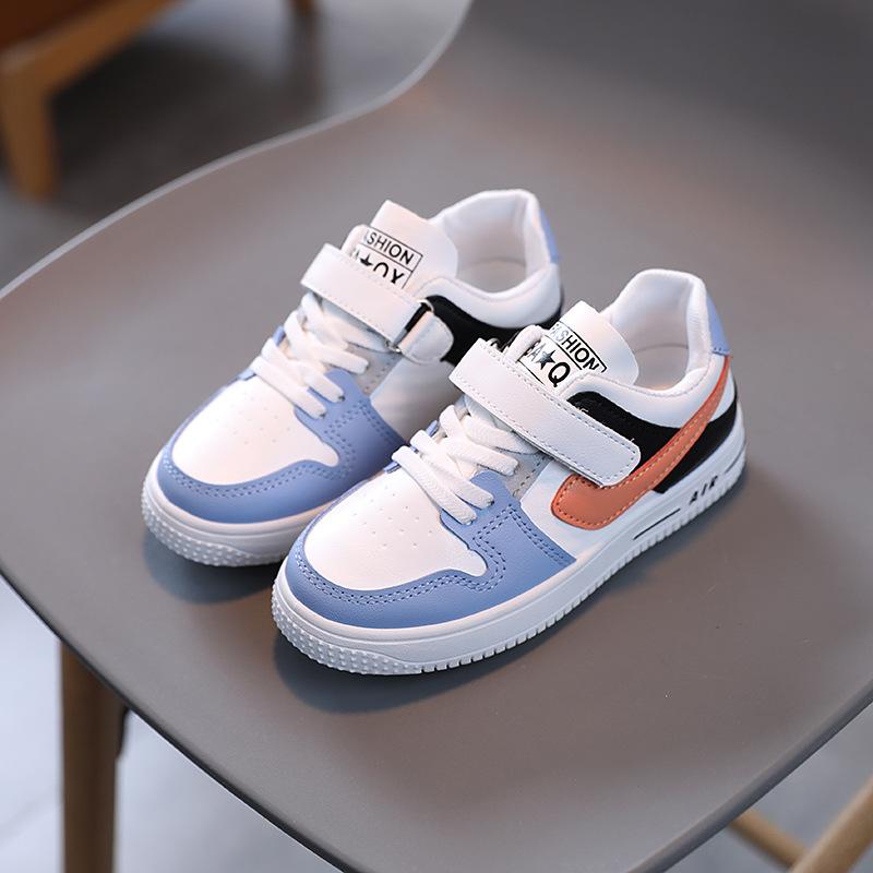 Koreanischer schlichter Stil Frühling und Herbst neue Kindersportschuhe Spleißfarbe Mode Board Schuhe weiche Sohle rutschfest Trendschuhe