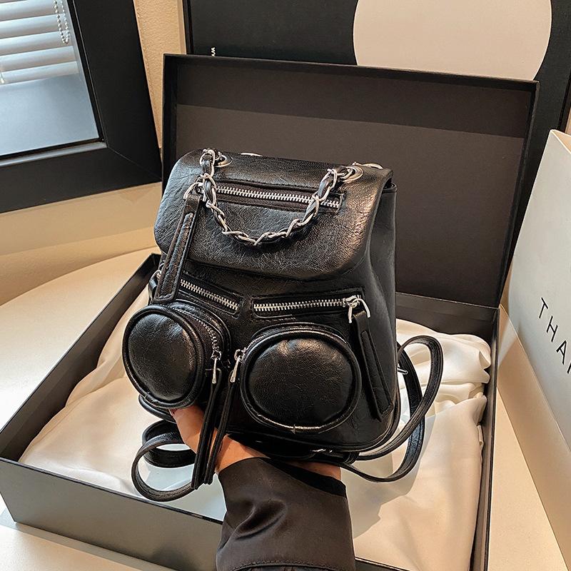 

Модный мини-рюкзак для женщин 2024 года, летний новый тренд, небольшой рюкзак для поездок на работу, универсальная женская сумка через плечо 19*13*18 прохладный черный