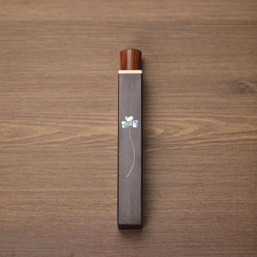 Černé santalové dřevo Úložný box na vonné tyčinky Přenosná tuba na vonné tyčinky Krátký oválný sud na vonné tyčinky Poklad v dlani Dřevěné hraní