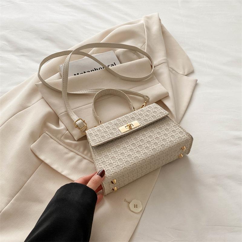 

Tide Корейська версія простої популярної сумки через плече маленька квадратна сумка нова модна месенджер весна 2024 року проста сумка для приміських поїздок