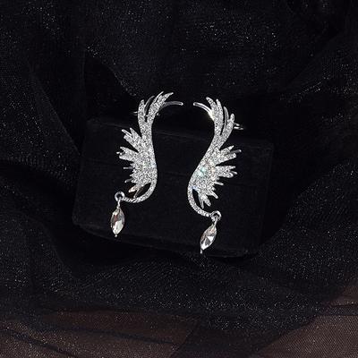 Pendientes Exagerados Super Brillantes de Alas de Ángel Llenos de Diamantes, Pendientes Largos de Clip para Cartílago con Personalidad Hipster