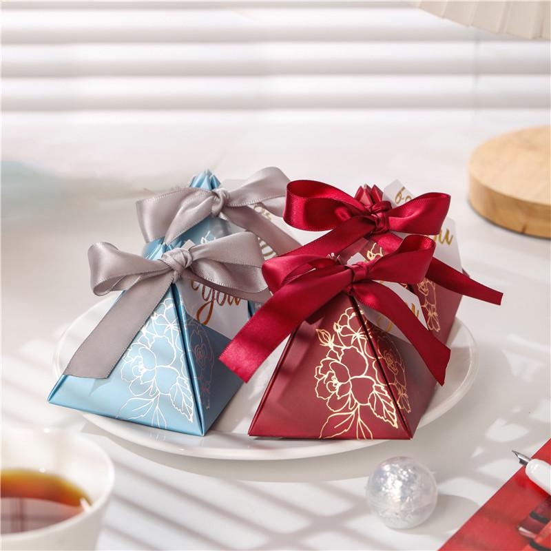 25PCS Red Bronzing Happy Candy Box Creative European Ins Small Fresh Souvenir Triangle Wedding Box