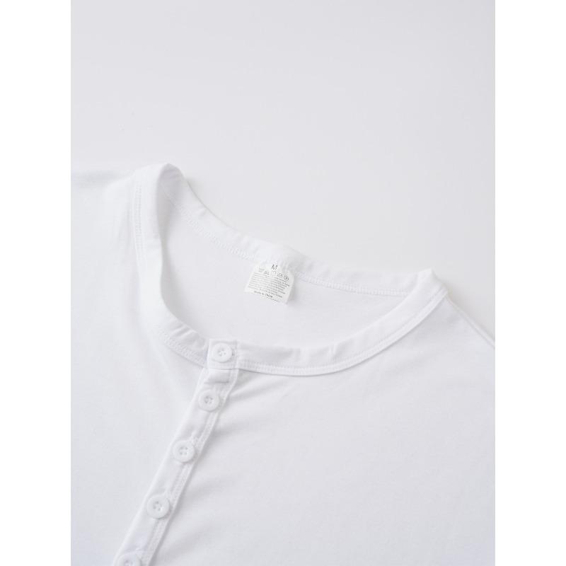 Herren Knopf-Henley-T-Shirt mit kurzen Ärmeln.
