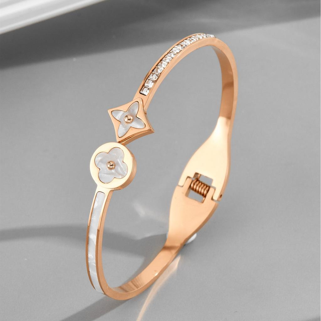 Fashionable Clover Fritillaria Plated in 18K Gold Light Luxury Ins Minimally Designed Titanium Steel Women's Bracelet