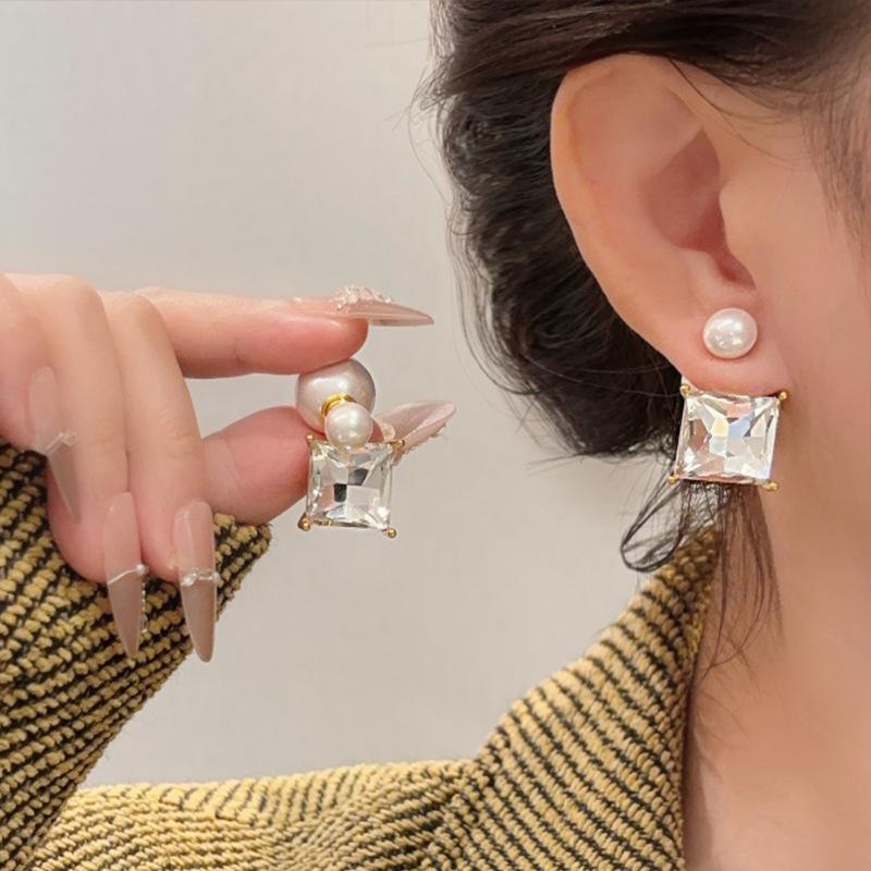 Square Zirconia Pearl Earrings for Women. Light Luxury, High-end, Elegant Style, Large Earrings. A Retro Style, Suitable for Wearing Twice.