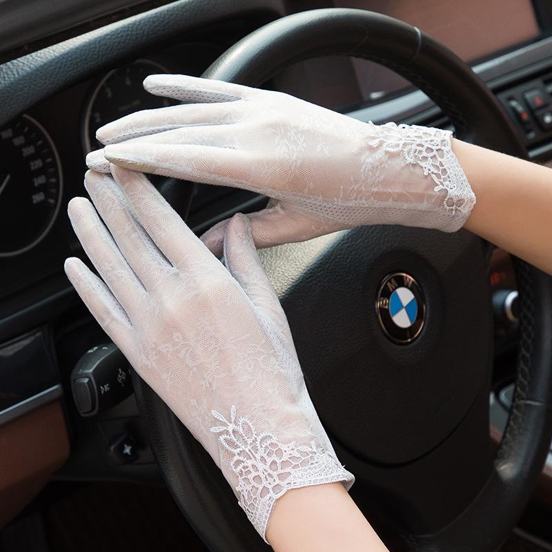 Women’s Fashion White Lace Gloves, Short Breathable Summer Gloves, Anti-Slip Driving Gloves for Wedding Dance Formal