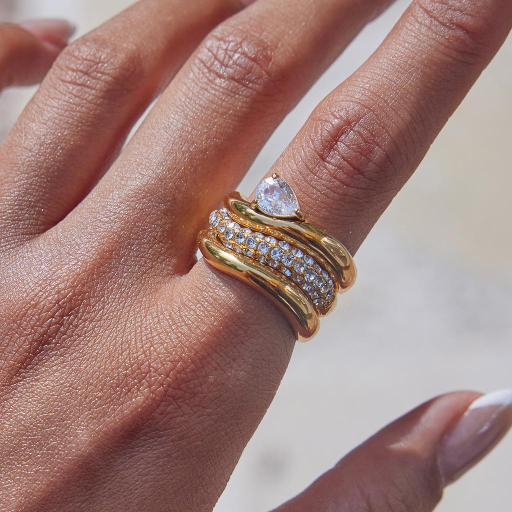 Zora Designer Minimalist 18K Gold-plated Stainless Steel Round Ring With Rhinestones Waterproof Trendy Women's Daily Jewelry
