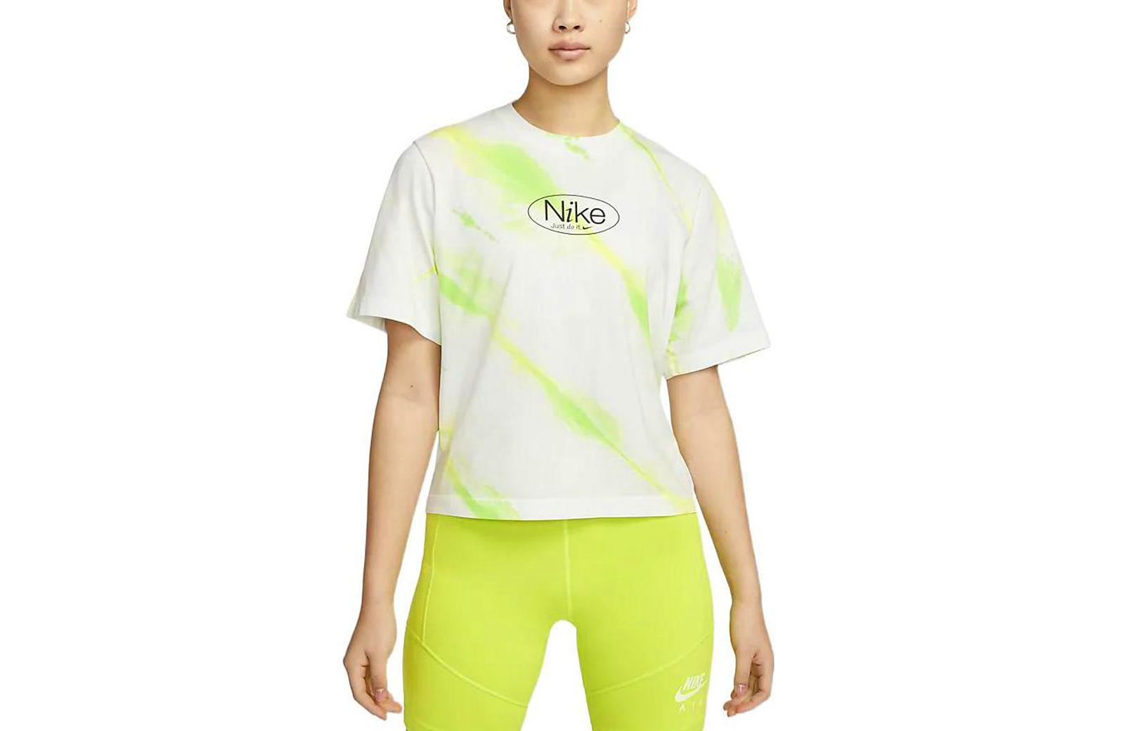 

Nike T Shirts Women s White Crew Neck Moderate Straight Fit DQ3142-100 L