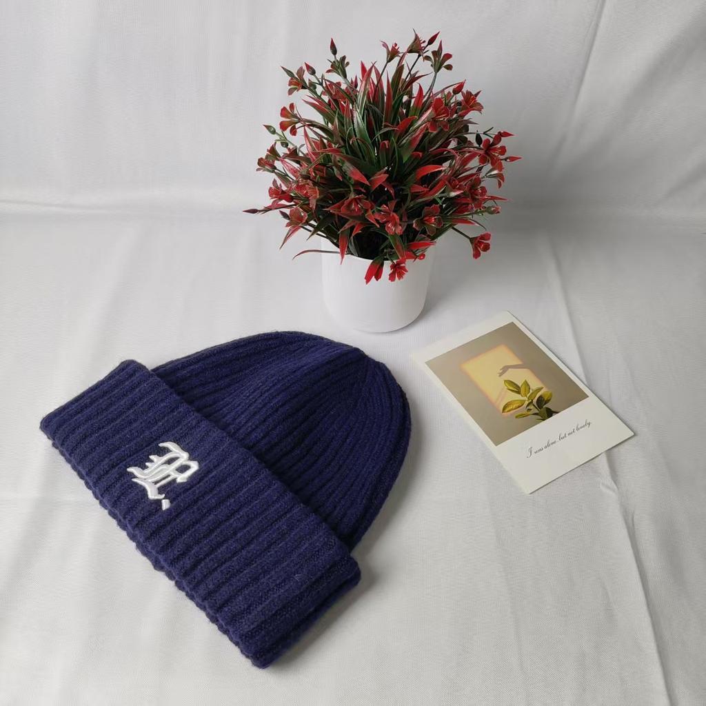 Cappello di lana più venduto alfabeto autunno e inverno cappello freddo uomo e donna coppie cappello lavorato a maglia caldo ispessito protezione orecchie semplice