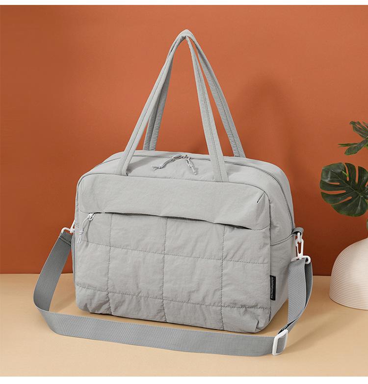 Simple Cloud Fitness Bag Large Capacity Lightweight Going Out Travel Bag Lightweight Casual Crossbody Yoga Storage Bag