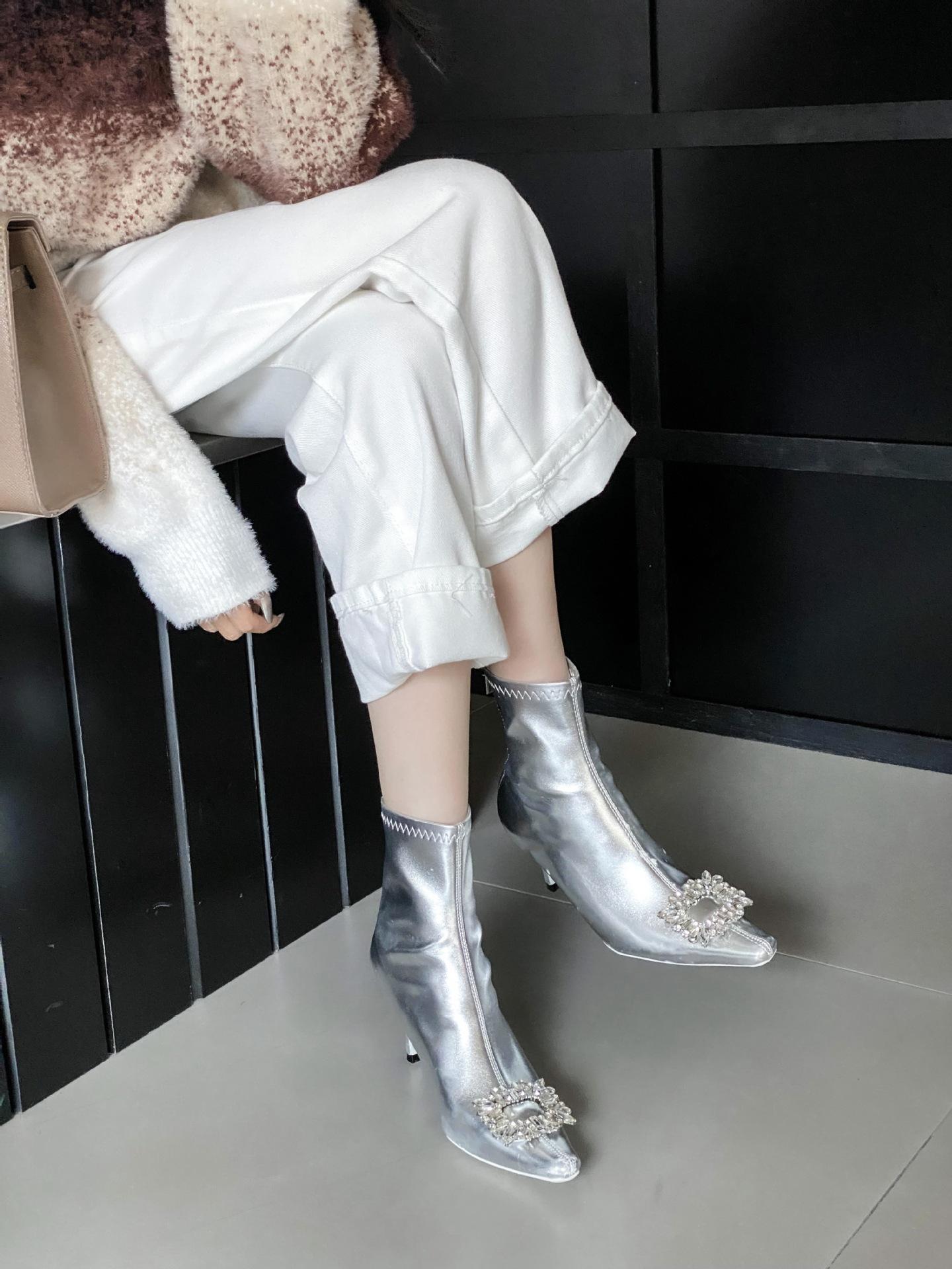 

2025 autumn new rhinestone pointed thin heel high heel temperament French fashion sexy beautiful women short boots 40 серебряный
