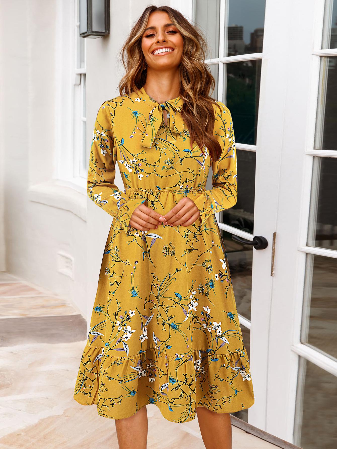 

Платье-запа́х с цветочным принтом, длинными рукавами и оборками S