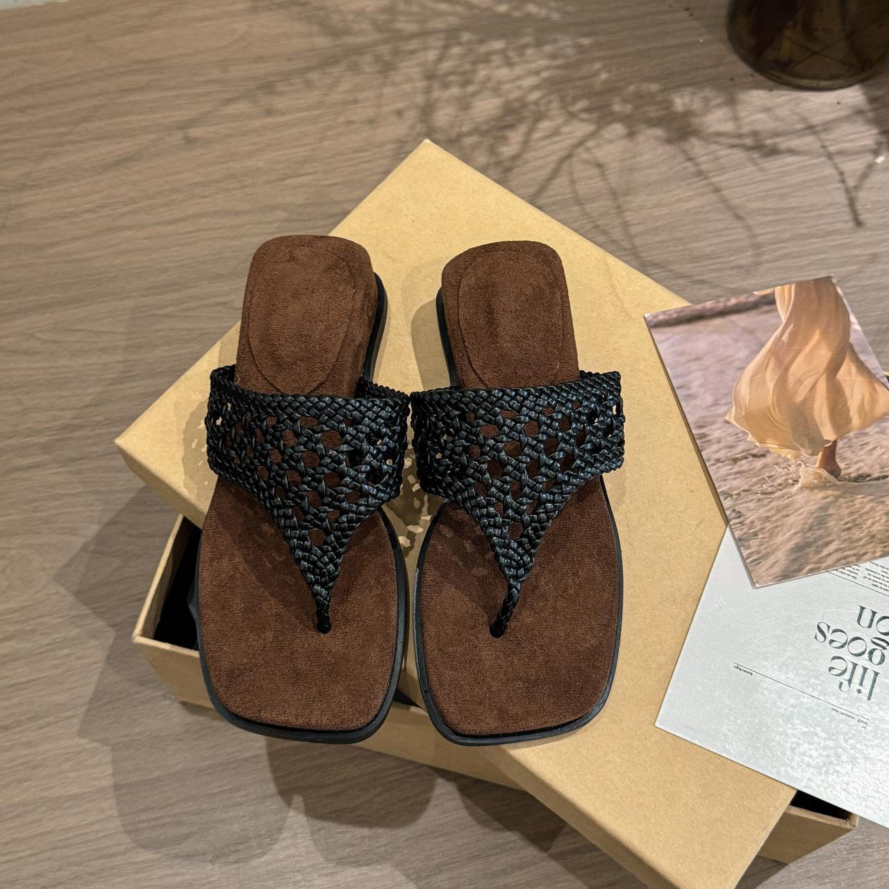 

Holiday version~ Hand-woven thick-soled foot-pinch flip-flops shoes for women, not tired to wear outside in summer, foot slope heel beach sandals 40