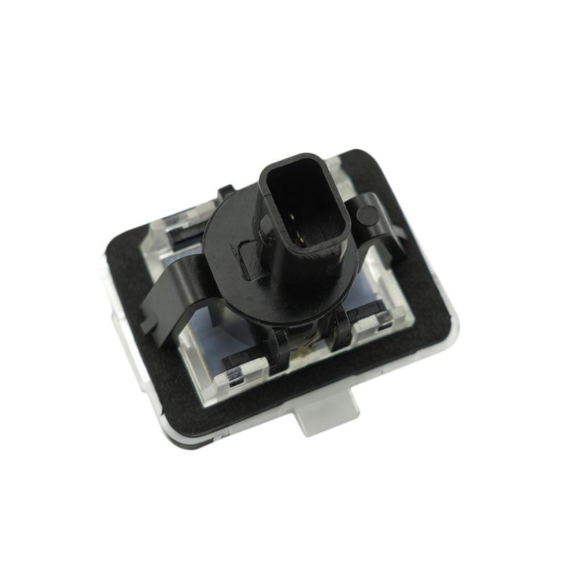 A2218200856: Kompatible Mercedes LED Kennzeichenleuchte für W204, W204 5D, W212, W216, W221.