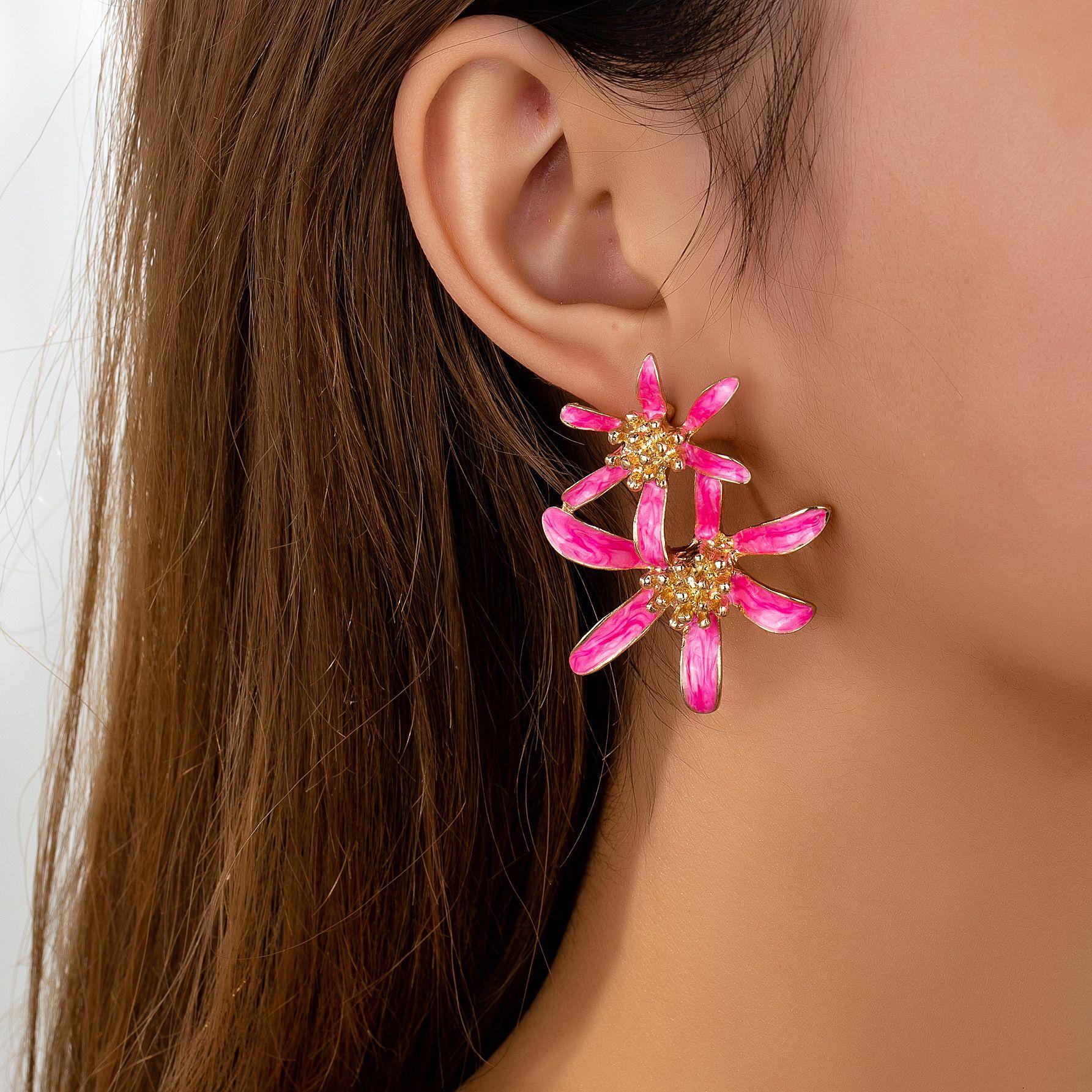 

European and American fashion personality multi-color floral earrings for women розовый