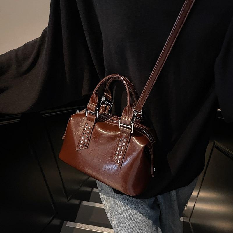 Retro small bag women's autumn and winter versatile new fashion messenger bag simple portable pillow bag