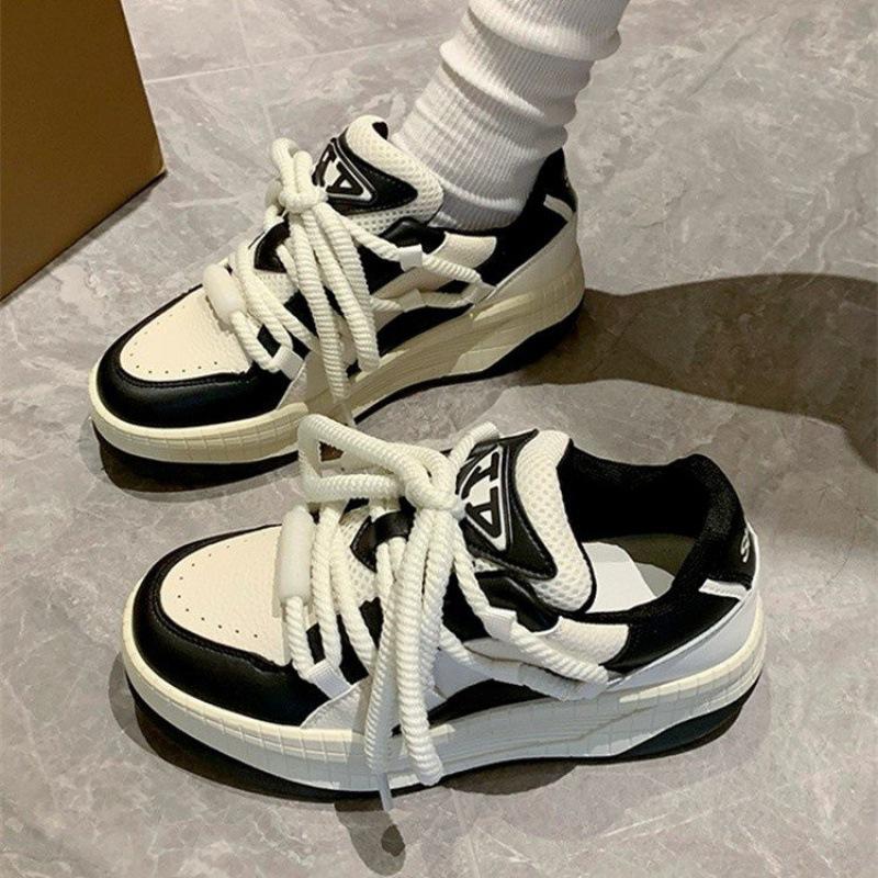 Little white shoes women's 2025 new spring and autumn breathable big head bread shoes sports versatile black and white soft leather dad shoes round