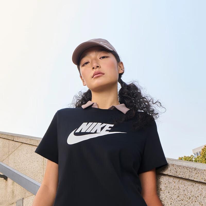 Nike Women's Short Sleeve T-Shirt