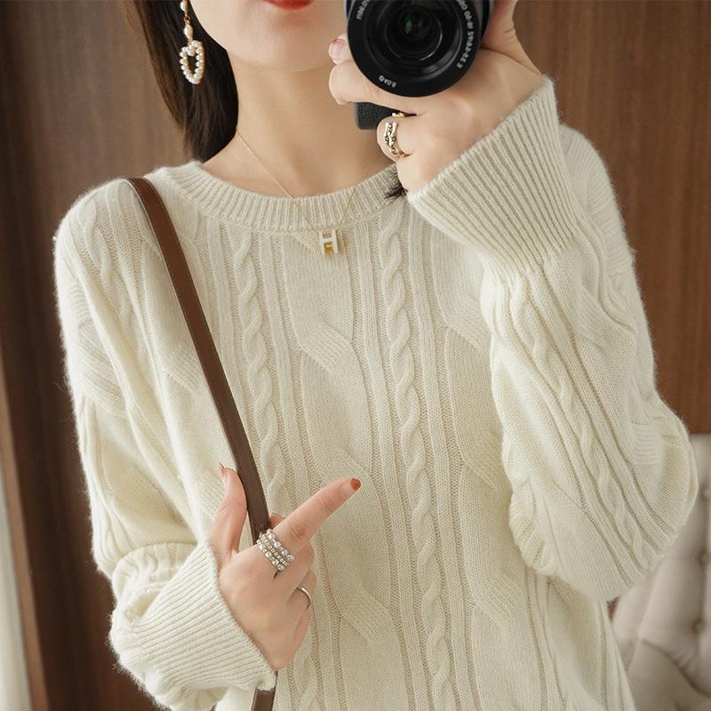

Women s Fashionable Wool Sweater – Versatile Cable Knit Design for Warmth and Comfort Double Extra Large
