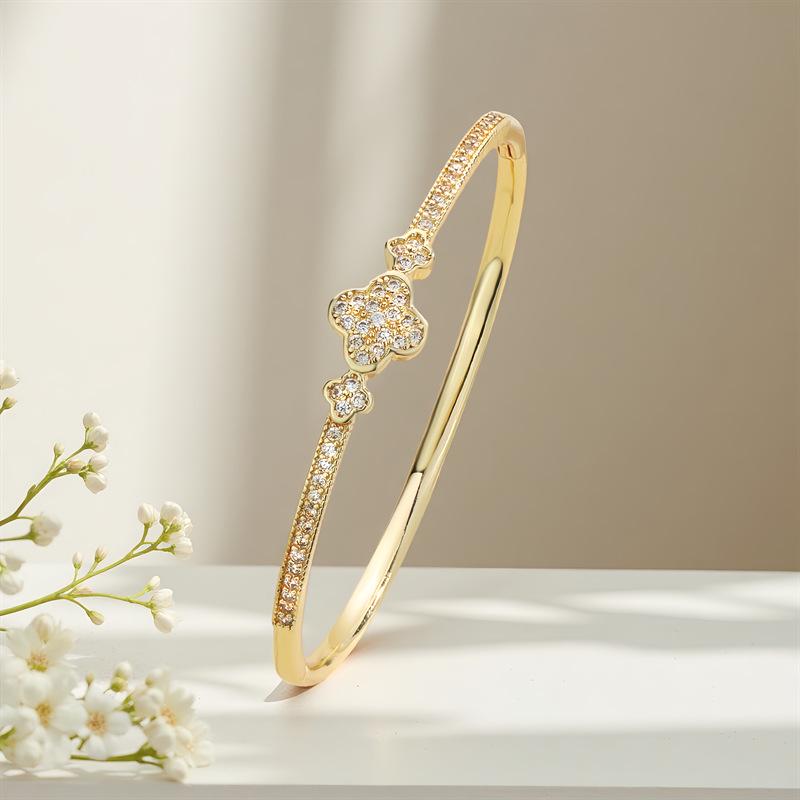 Cross Flower Zircon Bracelet: Light Luxury Mother-of-Pearl Four-Leaf Clover Jewelry