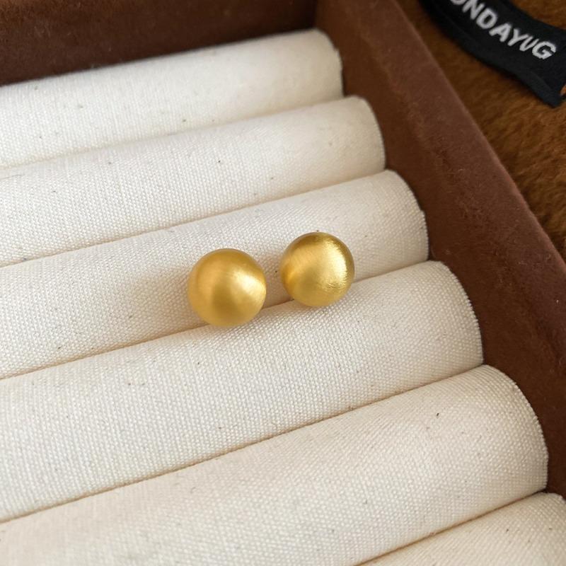 Silver needle brushed round stud earrings cold wind simple temperament light luxury high sense earrings niche commuting versatile earrings