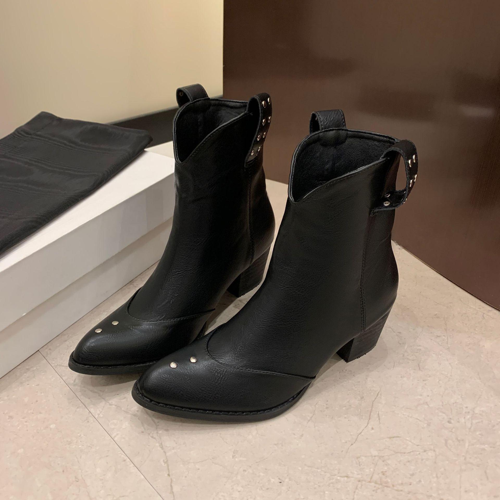 

Thick heel pointed retro stacking boots long knight boots women s shoes 2025 new autumn and winter design sense two wear leather boots 35