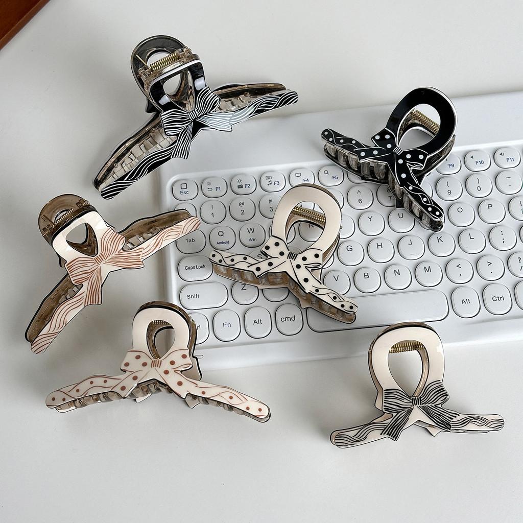 Elegant Hair Claw Clip In Polka Dot Design With Charming Bow For Daily Use