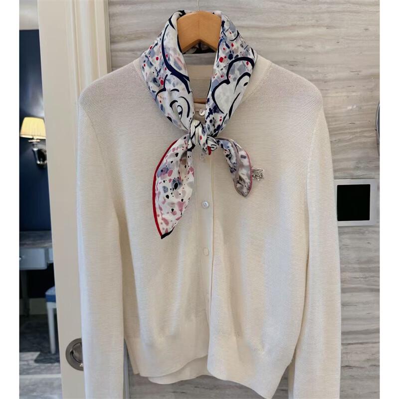 NINA SOLOR Soft Lamb Wool Camellia Scarf