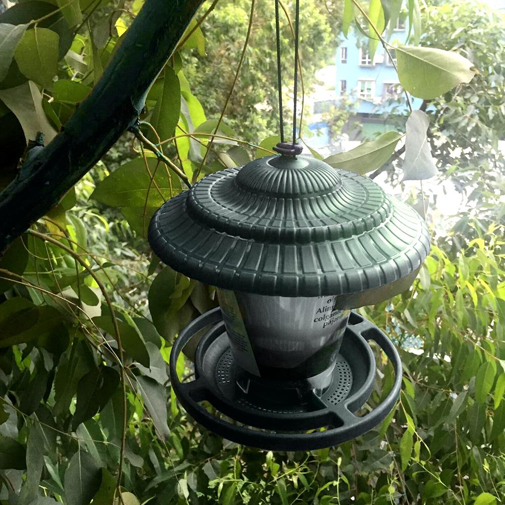 Bird Feeders for Outdoor Hanging,Outdoor Hanging Wild Bird Feeder, Plastic Hanging Outdoor Garden Backyard Decoration Clear Pavilion Shape with Roof,