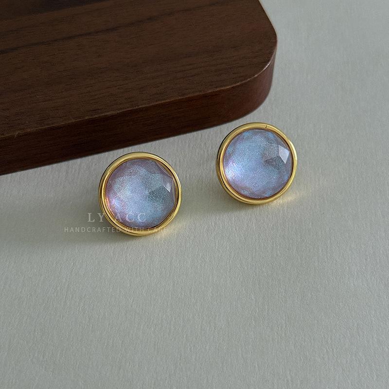 Original geometric natural dried flower stud earrings Mori niche commuting temperament earrings literary and gentle versatile earrings