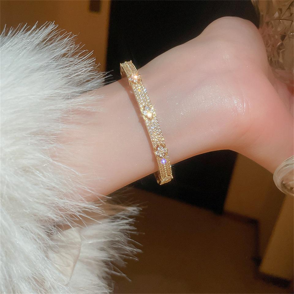 Fashion Four-leaf Flower Fashion Light Luxury Zircon Bracelet Full of Diamonds Versatile Niche Ladies Bracelet