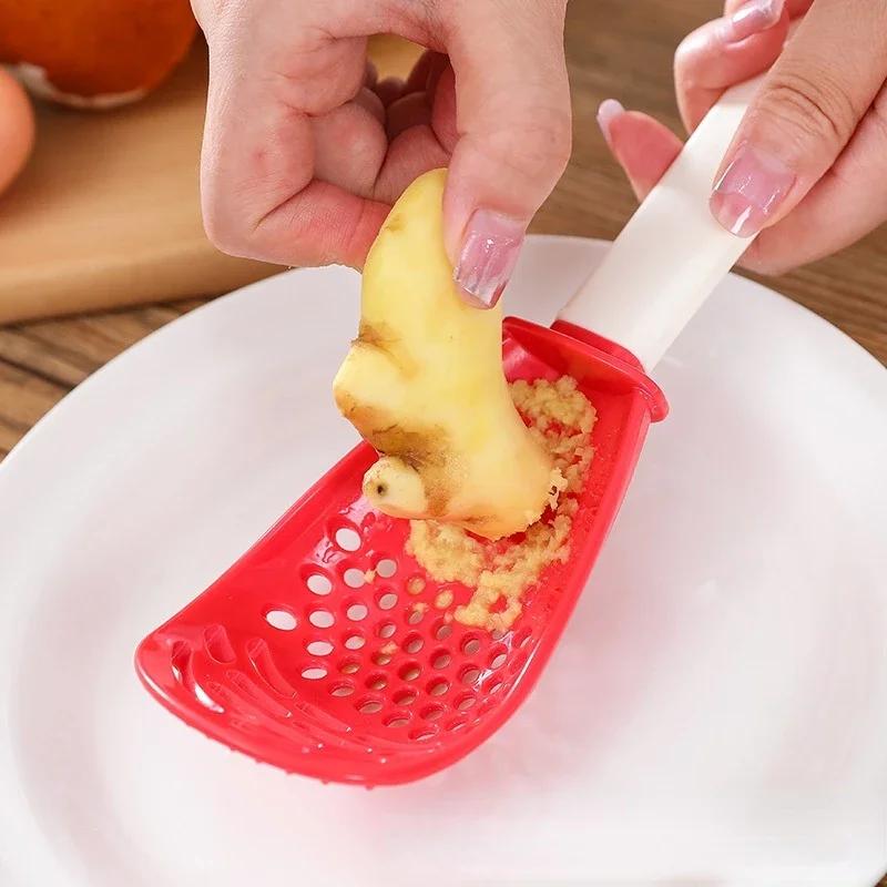 Innovative Potato Garlic Press, Heat - resistant Colander Spoon, Multifunctional Kitchen Cooking Spoon with Hanging Hole