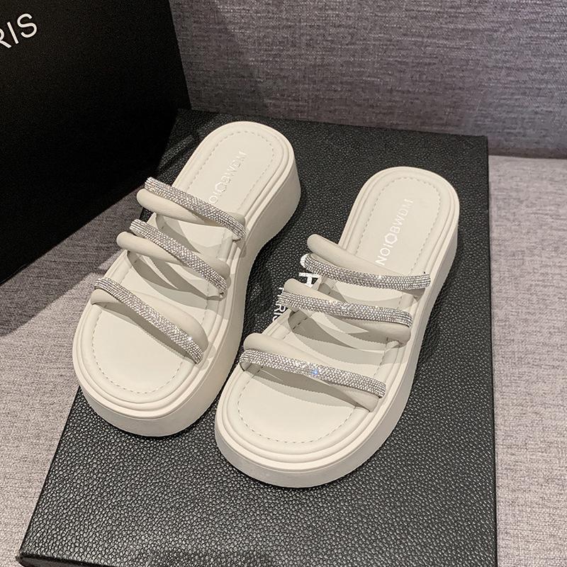 Thick-bottomed Cool Slippers Women's Summer New Fashion Rhinestone Muffin Bottom Casual Beach Slippers