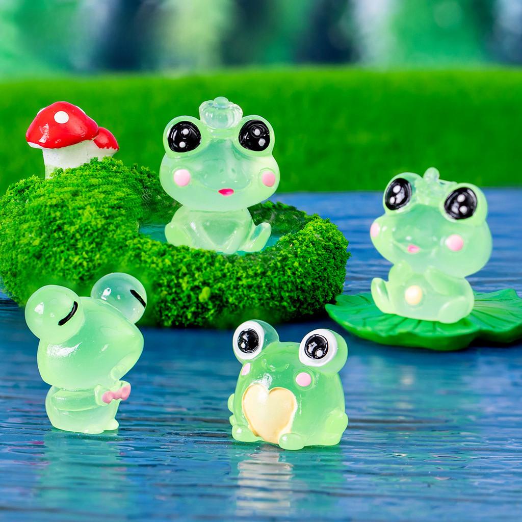 Cute Luminous Frog Figures Resin Animal Ornament For Car Desktop Decoration