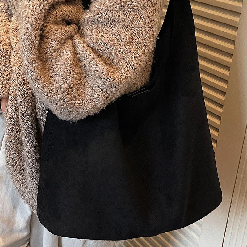 Korean Version of Matte Portable Tote Bag for Women's 2025 Autumn New Commuter High-value Fashionable Retro Underarm Shoulder Bag