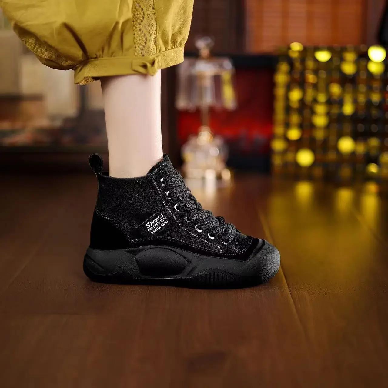 

Женская спортивная обувь в продаже 2024 Кроссовки кожаные на шнуровке зимние женские вулканизированные туфли легкие парусиновые с круглым носком повседневные 35 чёрный