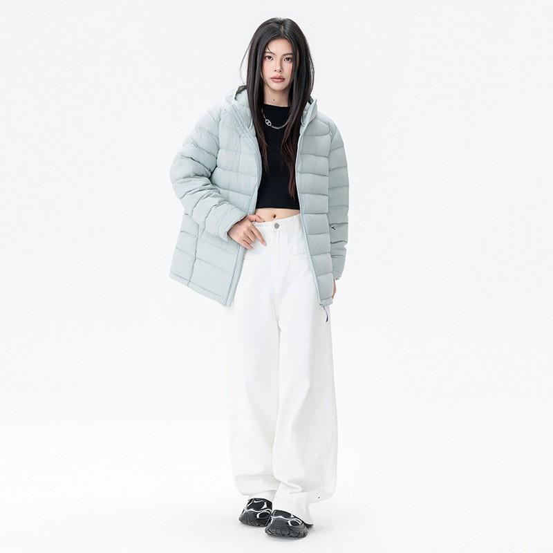 Lightweight 95% White Duck Down Hooded Puffer Jacket Winter Outdoor Activities Unisex Slim Fit