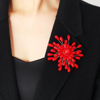 Red Crystal Pearl Snowflake Brooch Temperament Elegant Luxury Atmosphere High-end Corsage Women's High-end Coat Pin