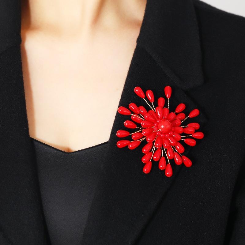 Red crystal pearl snowflake brooch temperament elegant luxury atmosphere high-end corsage women's high-end coat pin
