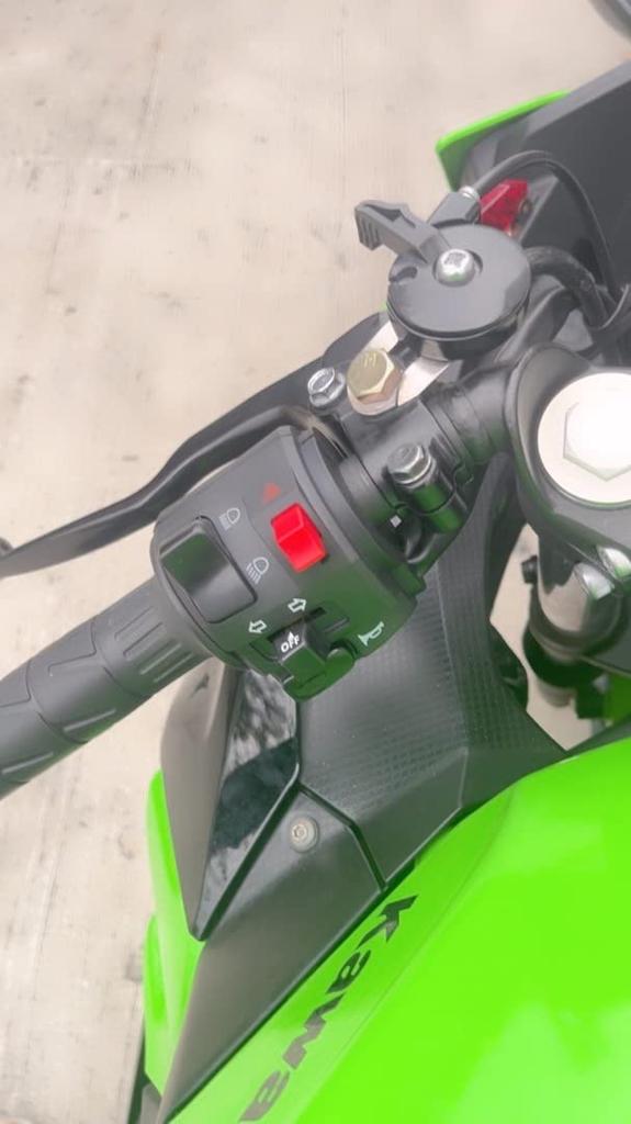 NINJA 400/250 2018- Z400 2019- Handle switch with hazard and passing function Handle switch kit Hazard switch ON/OFF