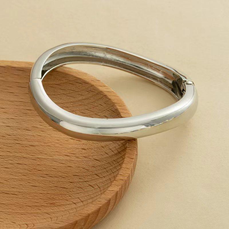 Wave Cold Wind Stacked Bracelet Exaggerated Simple Design Bracelet Light Luxury High-End Jewelry Women
