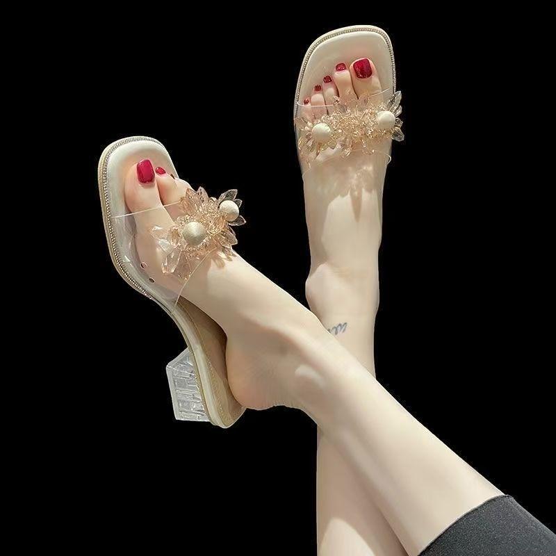 The new fairy sandals for summer 2025 are women's slippers, with crystal flower decorations and versatile slippers
